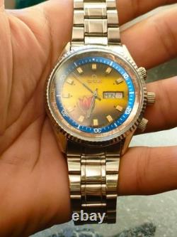 1970s Vintage and Very Rare Model Automatic Swiss Omax Crystal World Time