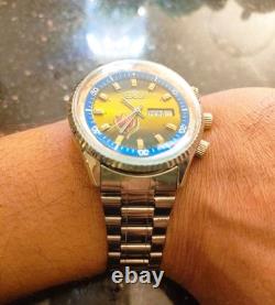 1970s Vintage and Very Rare Model Automatic Swiss Omax Crystal World Time