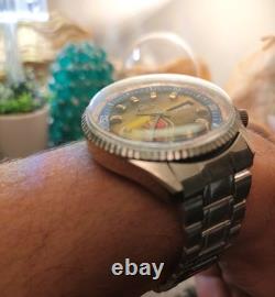 1970s Vintage and Very Rare Model Automatic Swiss Omax Crystal World Time