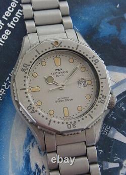 Nice & Rare Vintage Technos Quartz Super Diver 200 M. Swiss Watch Middle Size