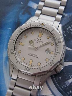 Nice & Rare Vintage Technos Quartz Super Diver 200 M. Swiss Watch Middle Size