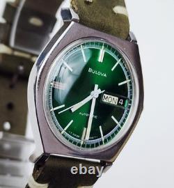 RARE Men's SWISS Vintage 1971 AUTOMATIC Watch BULOVA Cal. 11AOACB. Green Dial
