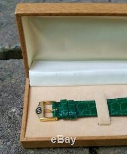 RARE Unisex Vintage Swiss Made GUCCI Quartz Watch Double G 1980's OG with Box