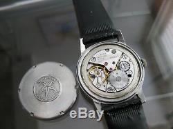 Rare Marvin Watch Co 17 Jewels Swiss Made 33 mm Black Dial cal 560 Wristwatch