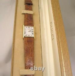 Rare Vintage Ladies 18 K Gucci White Dial Tank Style Quartz Swiss Watch w Box