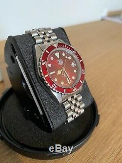 Rare Vintage Red Tag Heuer 1000 Professional Swiss Quartz Divers Watch 980.913N