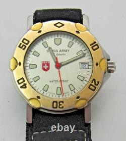 Rare Vintage Swiss Army Two Tone Diver 100m SAW Co Quartz Mens Wrist Watch 1789