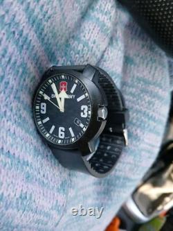 Rare Vintage Victorinox Swiss Army Analog Quartz Watch Swiss Made 50 Meters