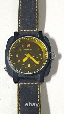 Rare Vintage Victorinox Swiss Army Outdoor Yellow Crystal Unisex Date Watch 41mm