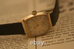 Rare vintage 1951 Bulova Swiss 7 jewel men's fancy case gold wristwatch, running