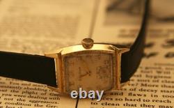 Rare vintage 1951 Bulova Swiss 7 jewel men's fancy case gold wristwatch, running