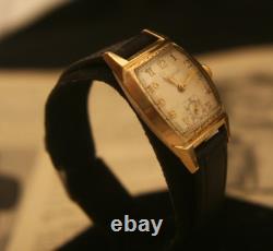 Rare vintage 1951 Bulova Swiss 7 jewel men's fancy case gold wristwatch, running