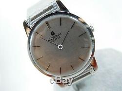 UNIVERSAL GENEVE Rare Silver Dial Ref. 842101 Cal. 1-42 Swiss 31mm Vintage Watch