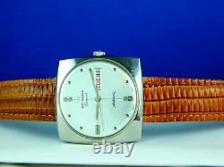 VINTAGE WITTNAUER GENEVE 17J SWISS AUTOMATIC SWISS MENS WRISTWATCH RARE C. 1970s