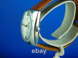 VINTAGE WITTNAUER GENEVE 17J SWISS AUTOMATIC SWISS MENS WRISTWATCH RARE C. 1970s