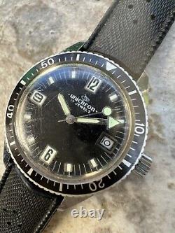 Vintage Unichron 17 Jewels Skin Diver's watch Men's SWISS MADE Runs smooth RARE