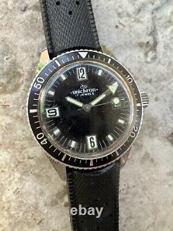 Vintage Unichron 17 Jewels Skin Diver's watch Men's SWISS MADE Runs smooth RARE