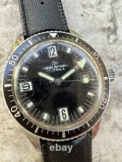 Vintage Unichron 17 Jewels Skin Diver's watch Men's SWISS MADE Runs smooth RARE