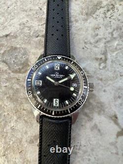 Vintage Unichron 17 Jewels Skin Diver's watch Men's SWISS MADE Runs smooth RARE