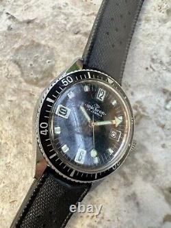 Vintage Unichron 17 Jewels Skin Diver's watch Men's SWISS MADE Runs smooth RARE